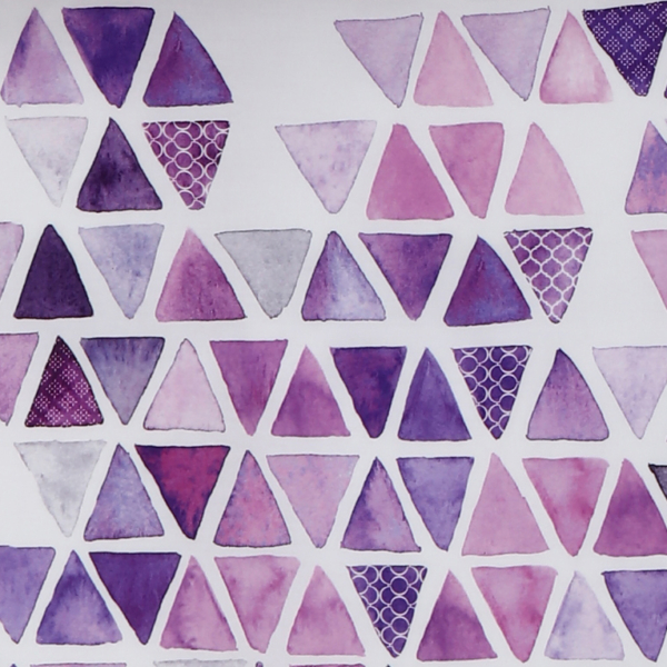 Bettwäsche mit violetten dreieckigen Mustern